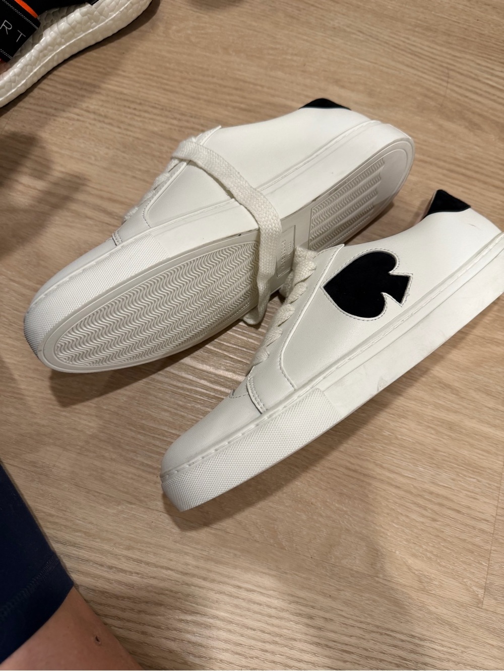 White Leather Men’s Sneakers with Black Spade Detail Kate spade